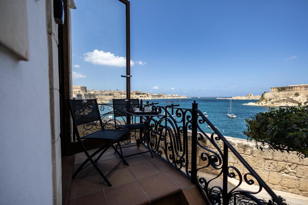 Blue Eye - Waterfront Home In A Scenic Location Біргу Екстер'єр фото